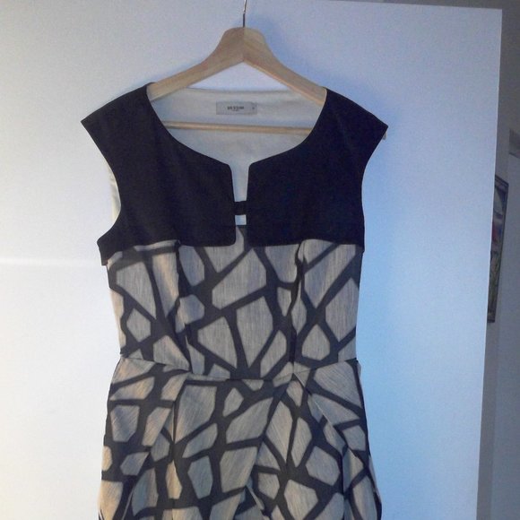 Bessini midi dress - Picture 1 of 5